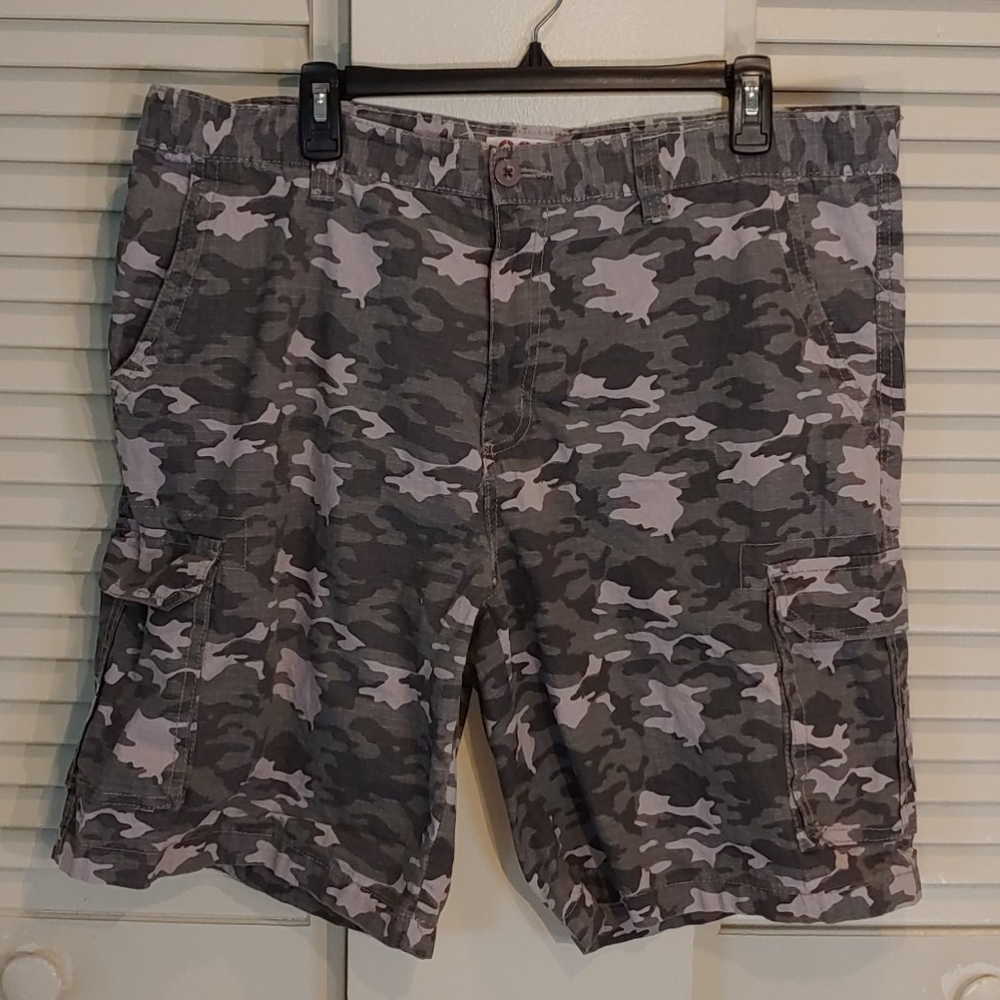 Mens Camo Shorts NWOT - Picture 1 of 3
